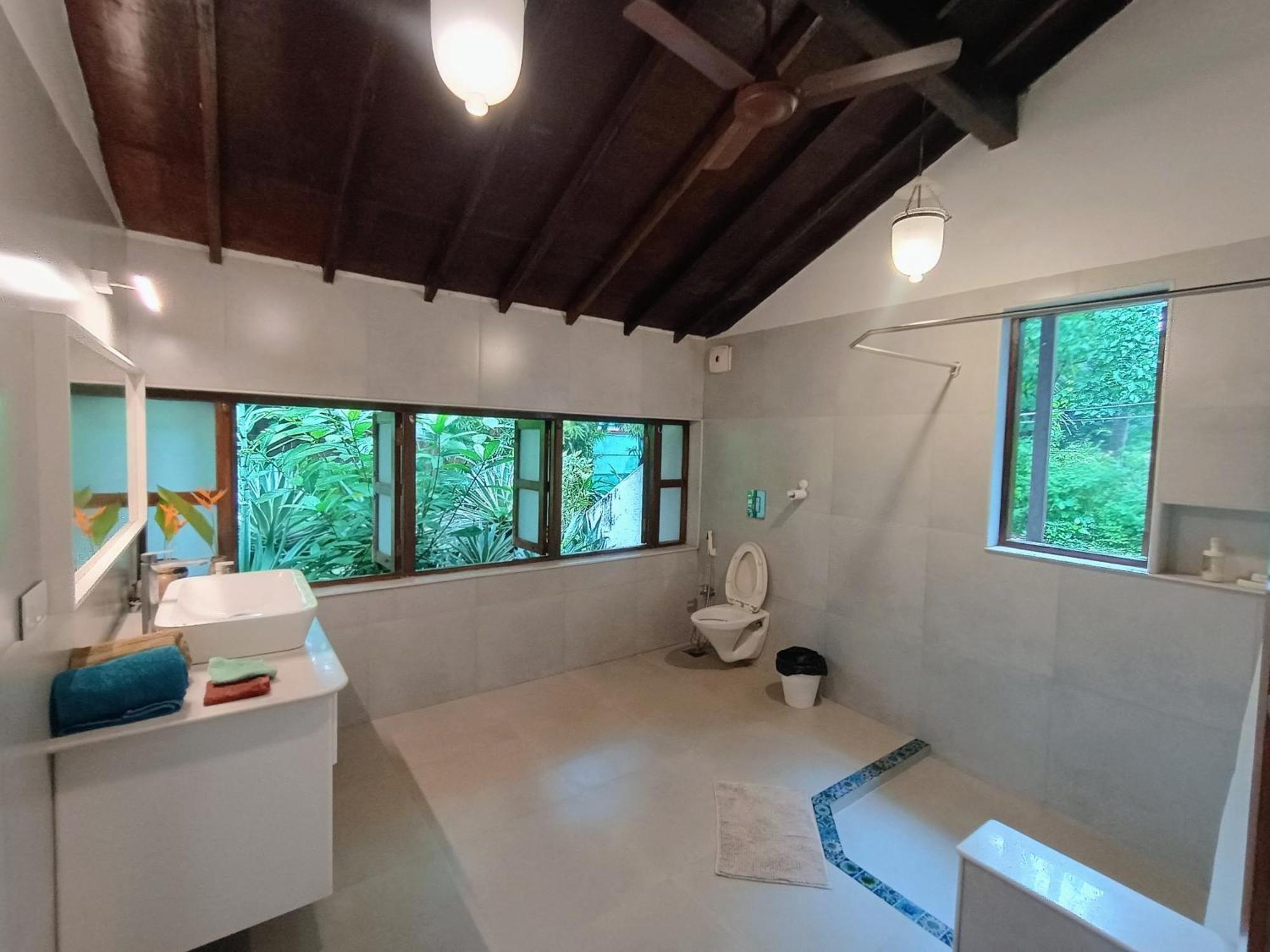 Banyan House - Luxurious 4 Bedroom Villa On One Acre, Near The Beach Nagaon  Bagian luar foto