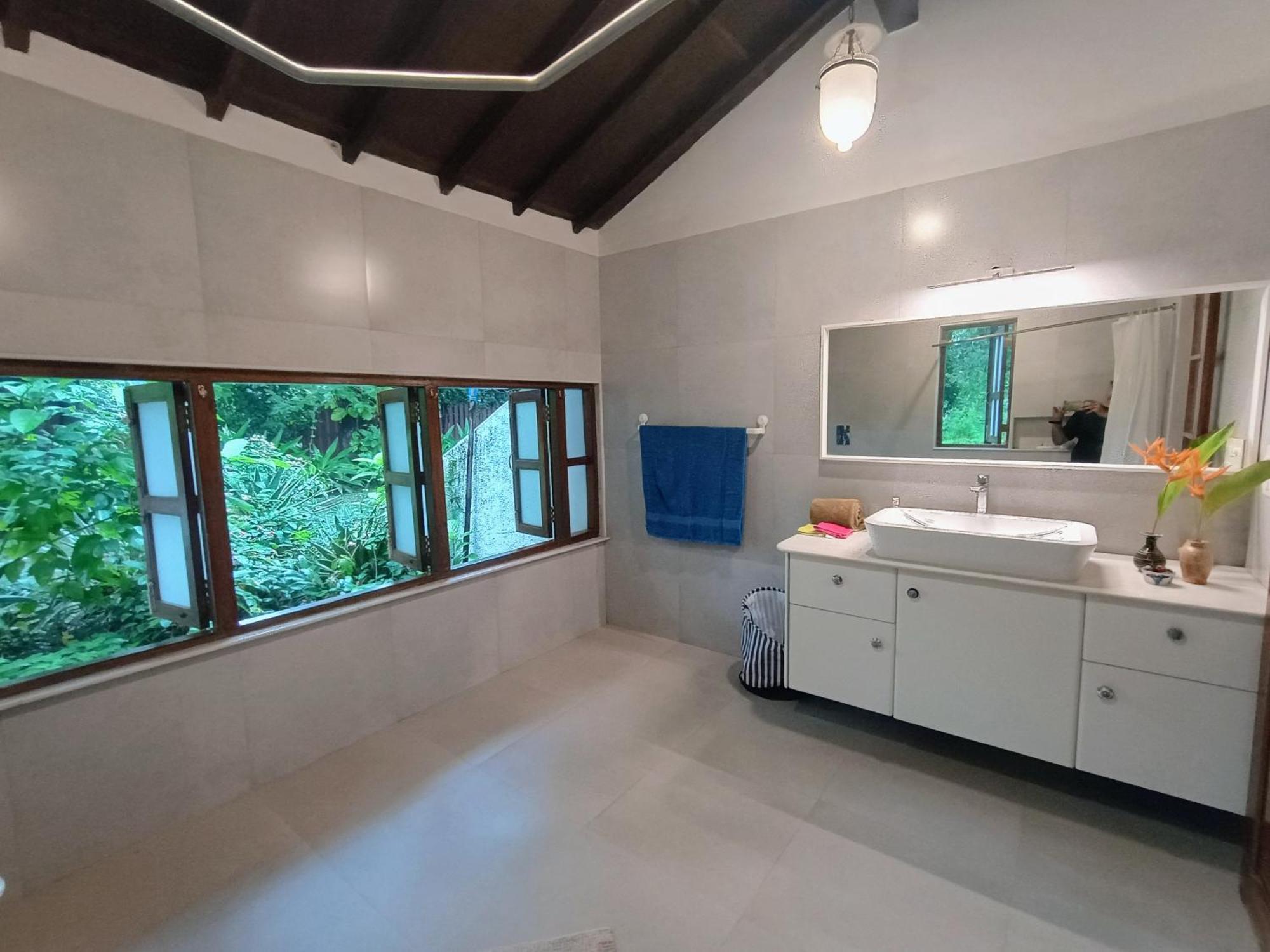 Banyan House - Luxurious 4 Bedroom Villa On One Acre, Near The Beach Nagaon  Bagian luar foto