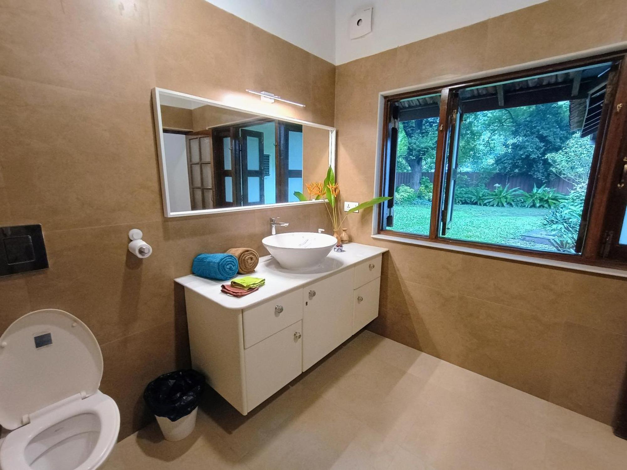 Banyan House - Luxurious 4 Bedroom Villa On One Acre, Near The Beach Nagaon  Bagian luar foto